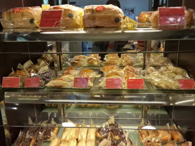 Gambar Makanan Holland Bakery 3