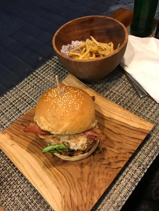 Gambar Makanan Burger Shop Ubud 9