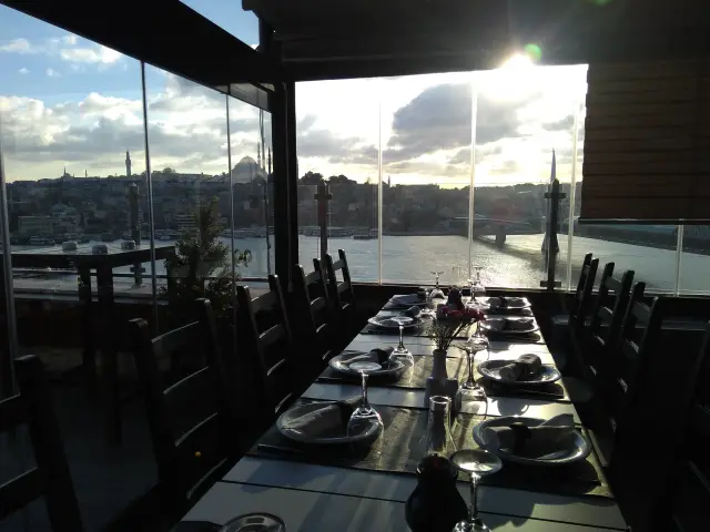 Peninsula Teras Restaurant - Golden City Hotel'nin yemek ve ambiyans fotoğrafları 3
