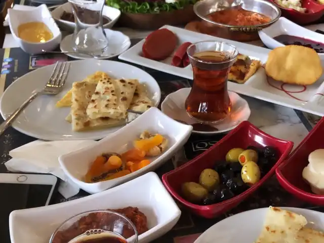 Gusso Premium Cafe & RESTAURANT'nin yemek ve ambiyans fotoğrafları 6