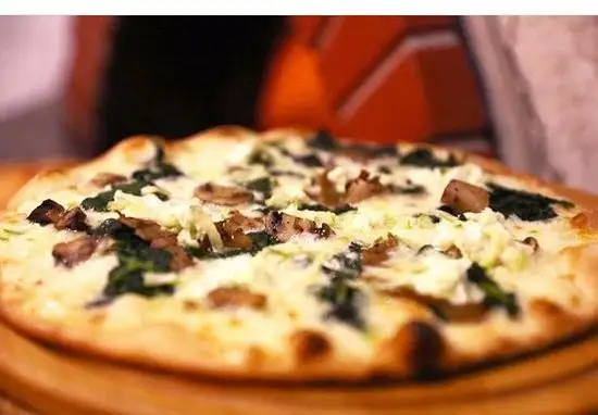 Fiore Italian Restaurant - Pizzeria'nin yemek ve ambiyans fotoğrafları 5