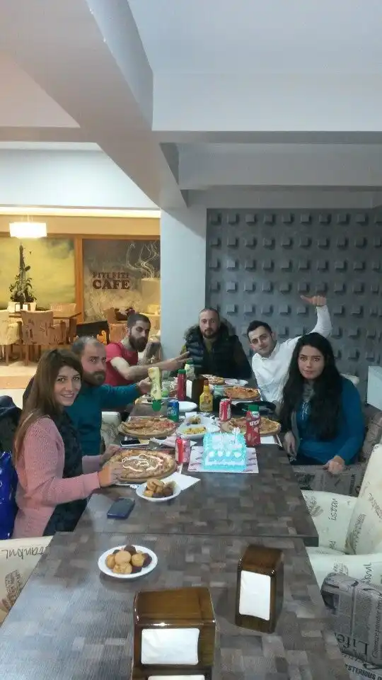 Fıtı Fıtı Pizza'nin yemek ve ambiyans fotoğrafları 3