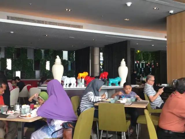 Gambar Makanan Lime Restaurant (Four Points by Sheraton) 8