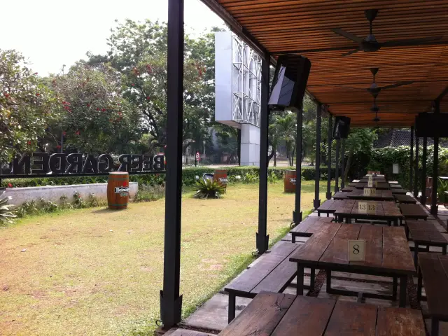 Gambar Makanan Beer Garden 8