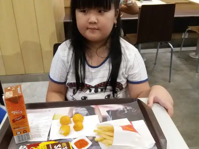 Gambar Makanan McD "Pamularsih" 6