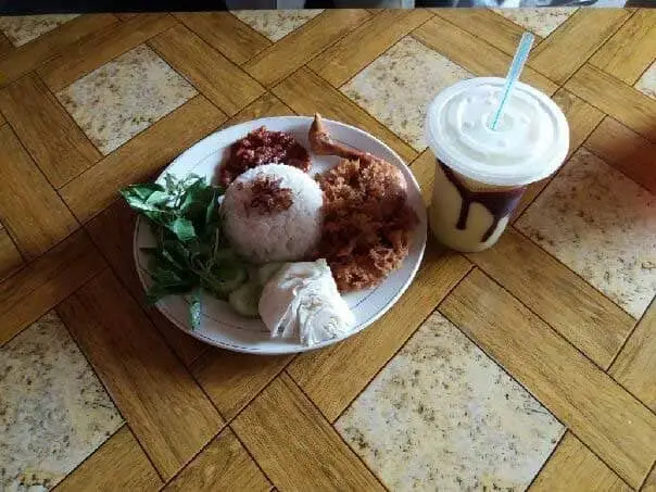 Gambar Makanan Ayam Bakar & Goreng Tradisional Khas Kremes 2