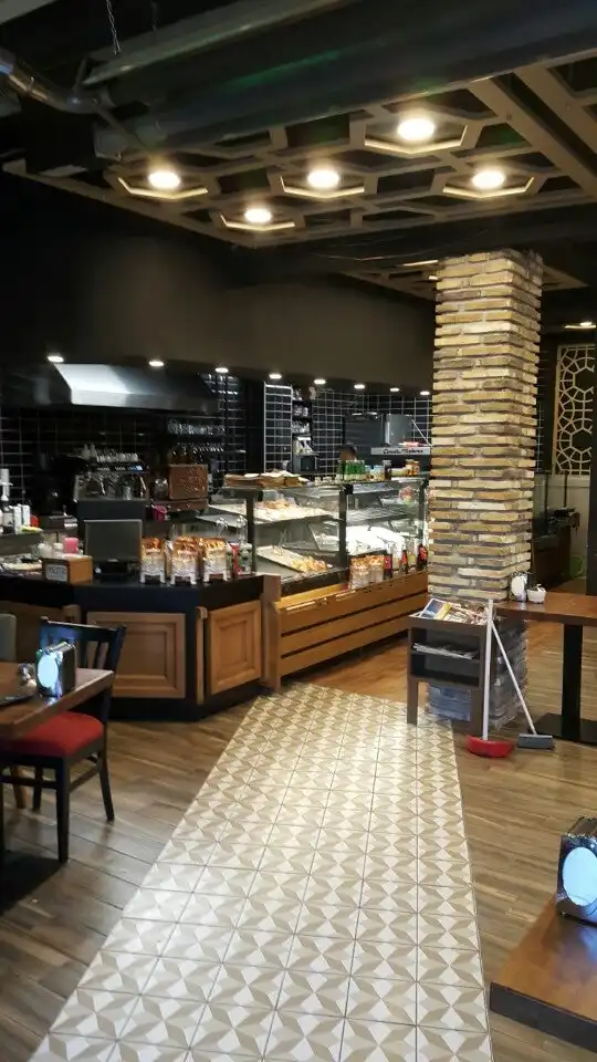 Aru Cafe & Bistro'nin yemek ve ambiyans fotoğrafları 3