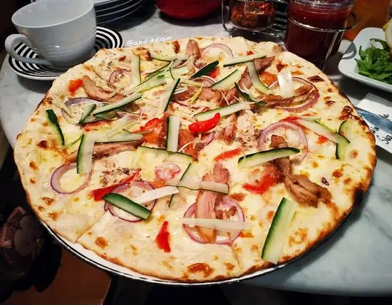 Gambar Makanan Pizza Marzano Kemang 3