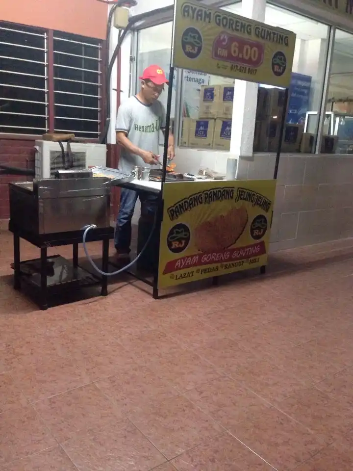 RJ Ayam Goreng Gunting Stall