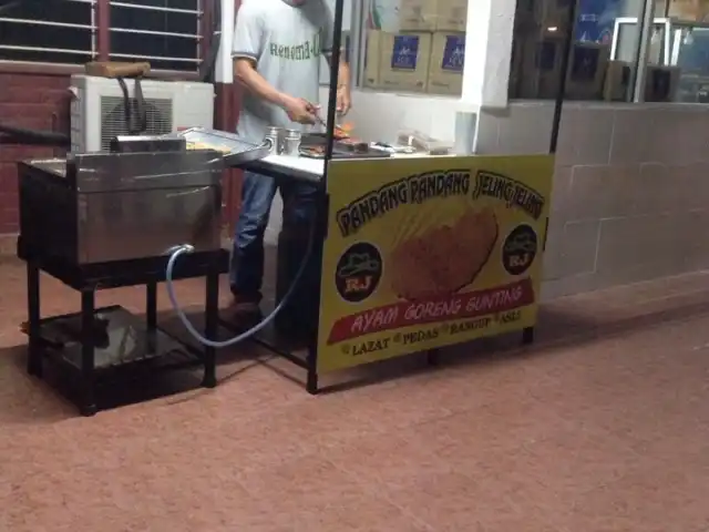 RJ Ayam Goreng Gunting Stall Food Photo 1