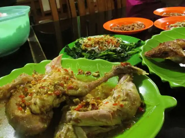 Gambar Makanan Ayam Betutu Men Tempeh 9