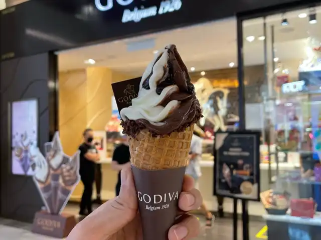 GODIVA Chocolatier Food Photo 7