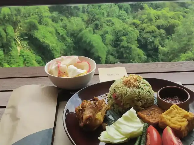 Gambar Makanan Gaia Semeja Asian Kitchen - The Gaia Hotel Bandung 1