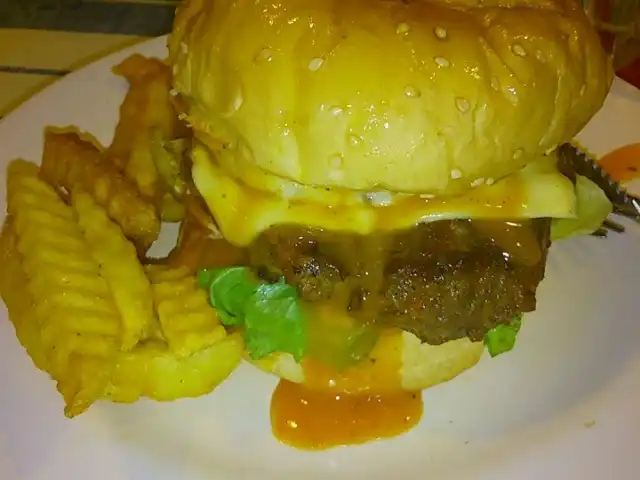 EE Burger Trimula Cafe Food Photo 1
