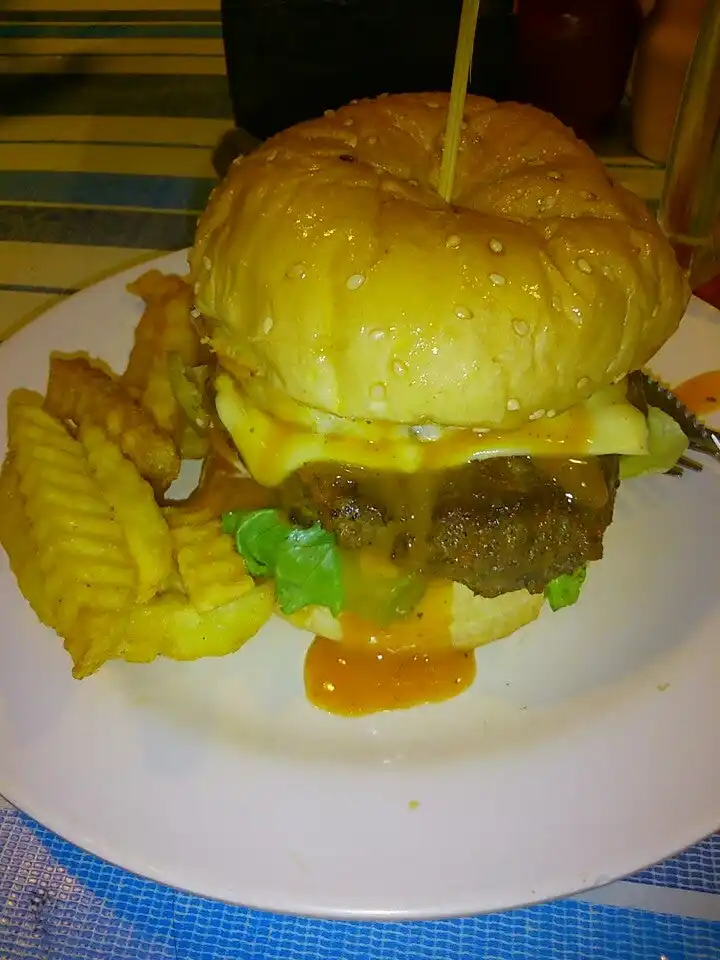 EE Burger Trimula Cafe