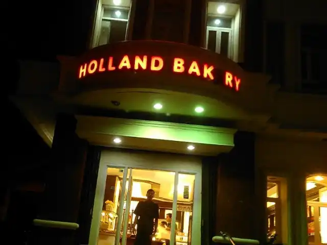 Gambar Makanan Holland Bakery 2