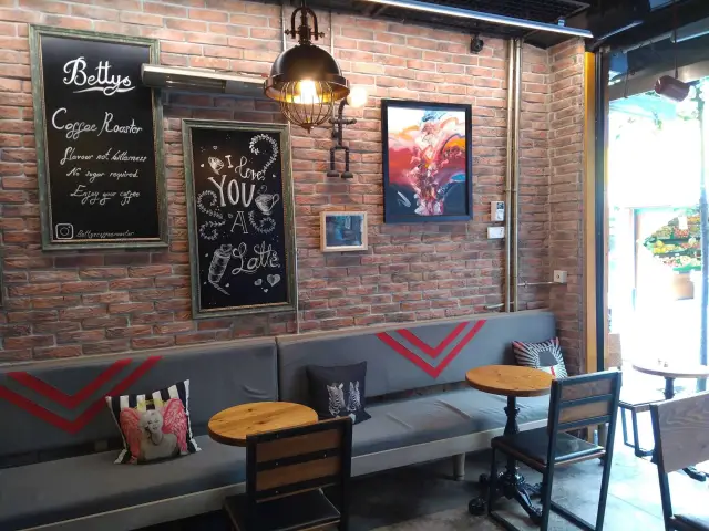 Bettys Coffee Roaster'nin yemek ve ambiyans fotoğrafları 4