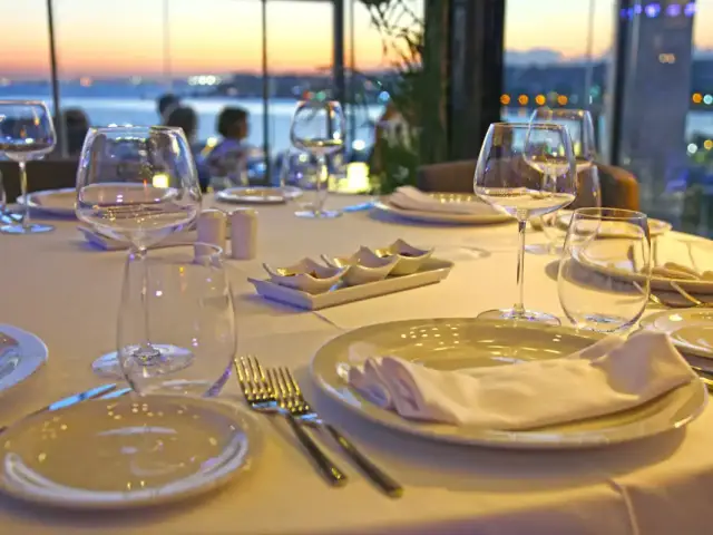 Ouzo Roof Restaurant - Wyndham Grand İstanbul Kalamış Marina Hotel'nin yemek ve ambiyans fotoğrafları 19