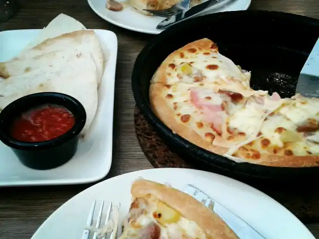 Pizza Hut Food Photo 6