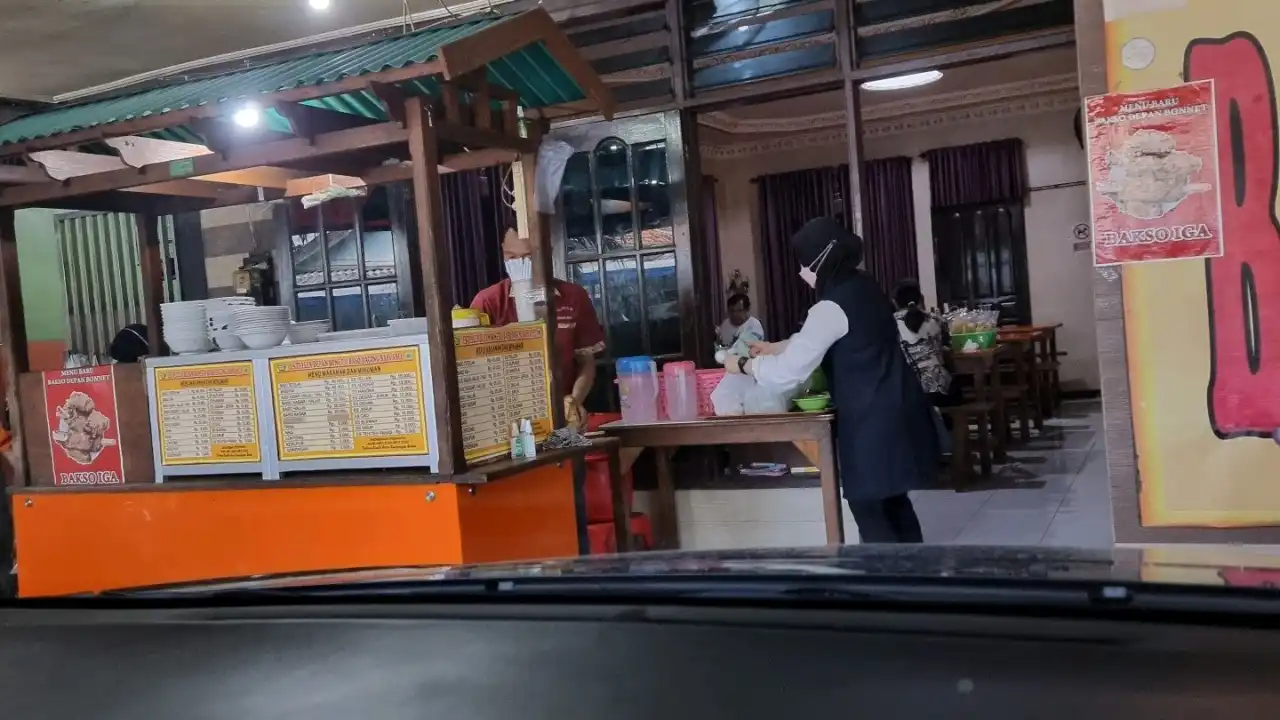 Bakso & Es Teler Depan Bonnet Cabang Pucang Rinenggo