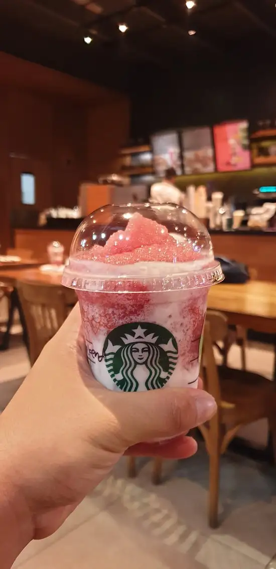 Starbucks Phinisi Point