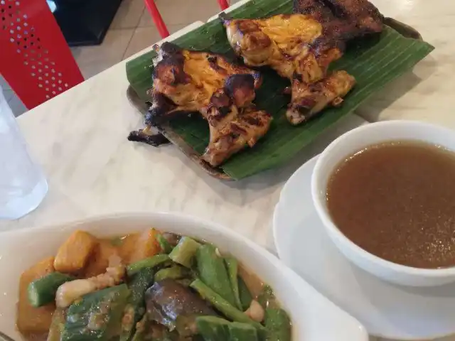 Bacolod Chicken Parilla Food Photo 9