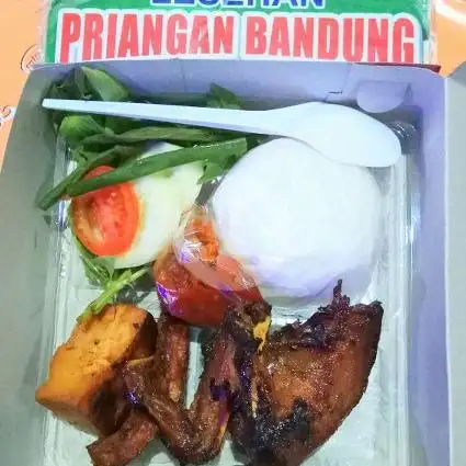 Gambar Makanan Lesehan Priangan Bandung, Mayjend Sutoyo S 5