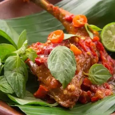 Gambar Makanan Ayam Penyok Serba Sambal, Mutiara 1