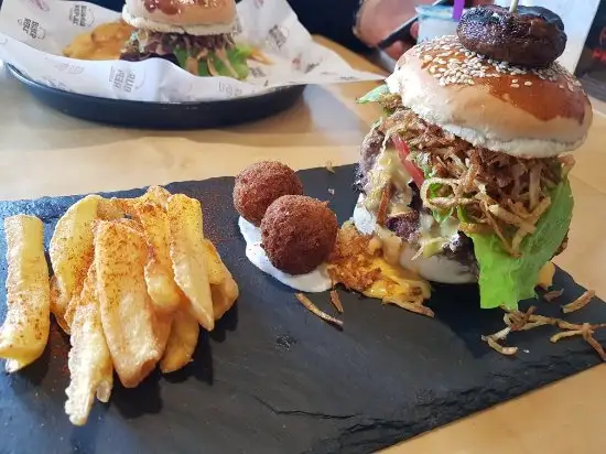 Burger Republic'nin yemek ve ambiyans fotoğrafları 1