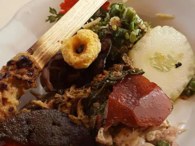 Gambar Makanan Babi Guling Renon 14