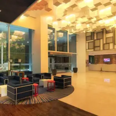 M N M Lounge Bar - Mercure Jakarta Simatupang