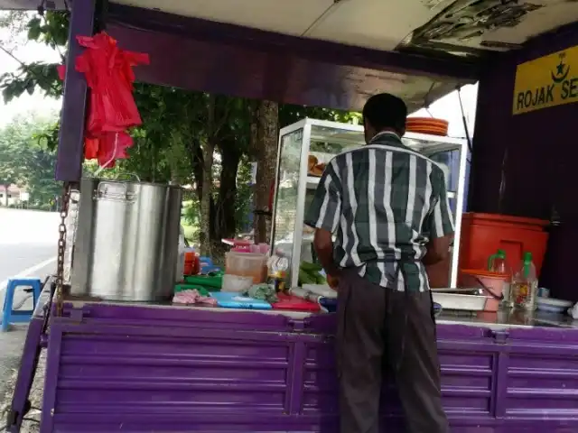 ROJAK Stall along the road, Jalan Bukit Pantai Food Photo 13