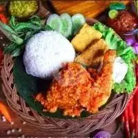 Gambar Makanan Ayam Penyet Sambal Ijo Bang Jamal 17