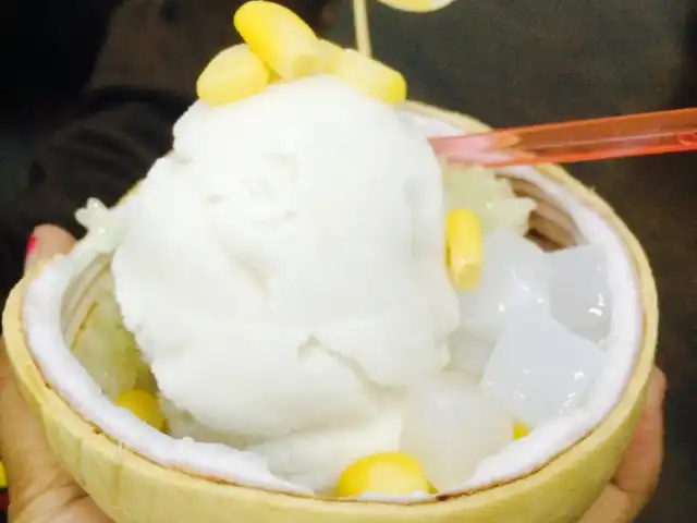 Mamma-Mia Coconut Ice Cream Food Photo 12