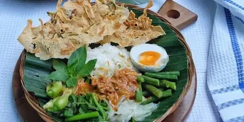 Sego Pecel Pincuk Kediri "UmmiMilan", Pandega