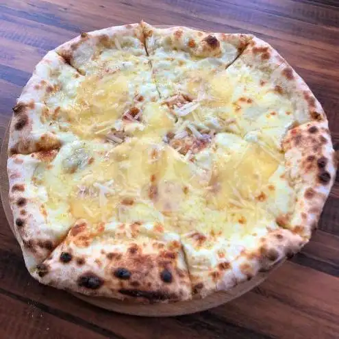 Gambar Makanan Pizza Krust, Senopati 6