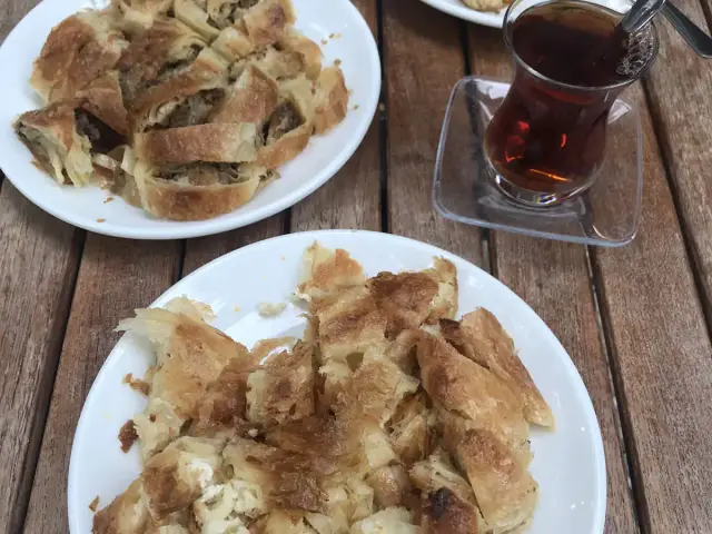 Tarihi Yeniköy Börekçisi'nin yemek ve ambiyans fotoğrafları 13