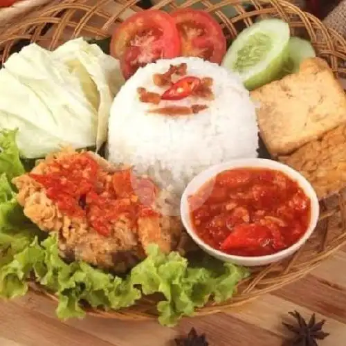 Gambar Makanan Pecel Ayam, Pecel Lele, Mie Pedas Dan Kelapa Muda Nuansa Alam 6