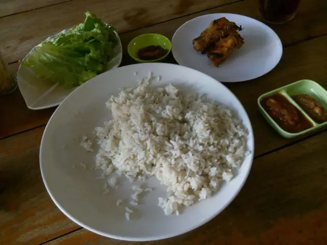 Gambar Makanan Nasi Uduk & Ayam Goreng Lahap 10