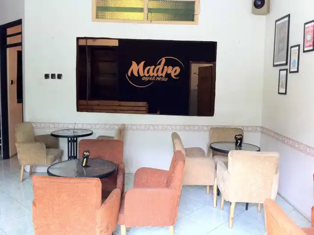 Gambar Makanan Madre Cafe & Resto 5