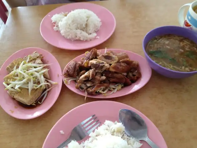 Beng Huat Asam Fish Chicken Rice Food Photo 7