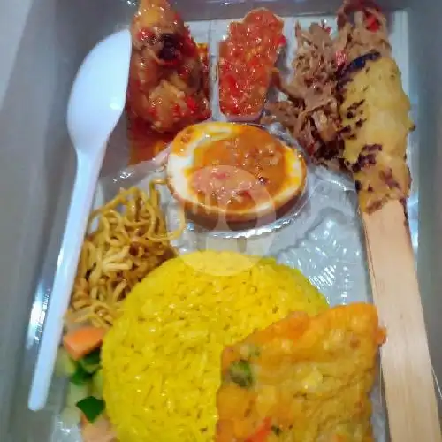 Gambar Makanan Nasi Kuning Warung Muslim, Diponegoro 4