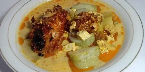 Special Lontong Sayur Dan Ayam Bakar Mbak Umi, Blimbing