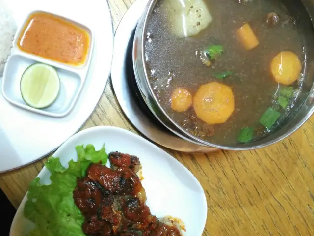 Gambar Makanan Sop Buntut Ibu Henny 14