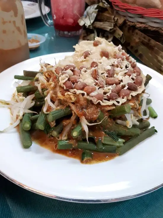 Gambar Makanan Ayam Goreng Suharti 8