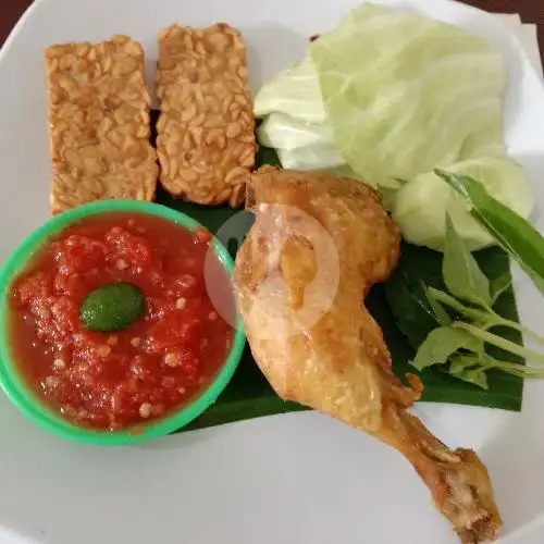 Gambar Makanan Ayam Geprek Yumi. 4