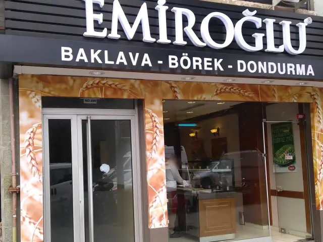 Emiroğlu Baklava & Börek & Dondurma'nin yemek ve ambiyans fotoğrafları 3