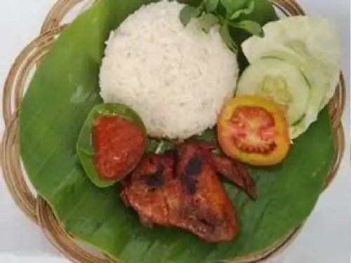 Ayam Bakar dan Nasi Goreng Anak Lanang