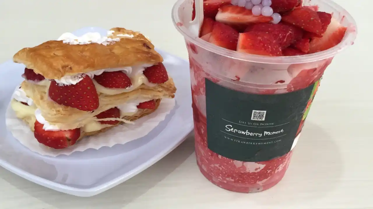 Strawberry Moment Dessert Cafe