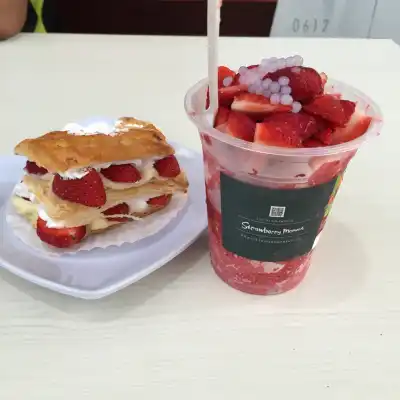 Strawberry Moment Dessert Cafe